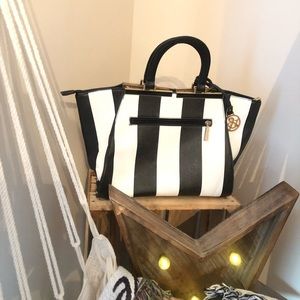 Hue & Ash Black and White Handbag — OS